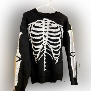 skeleton sweater size S oversized